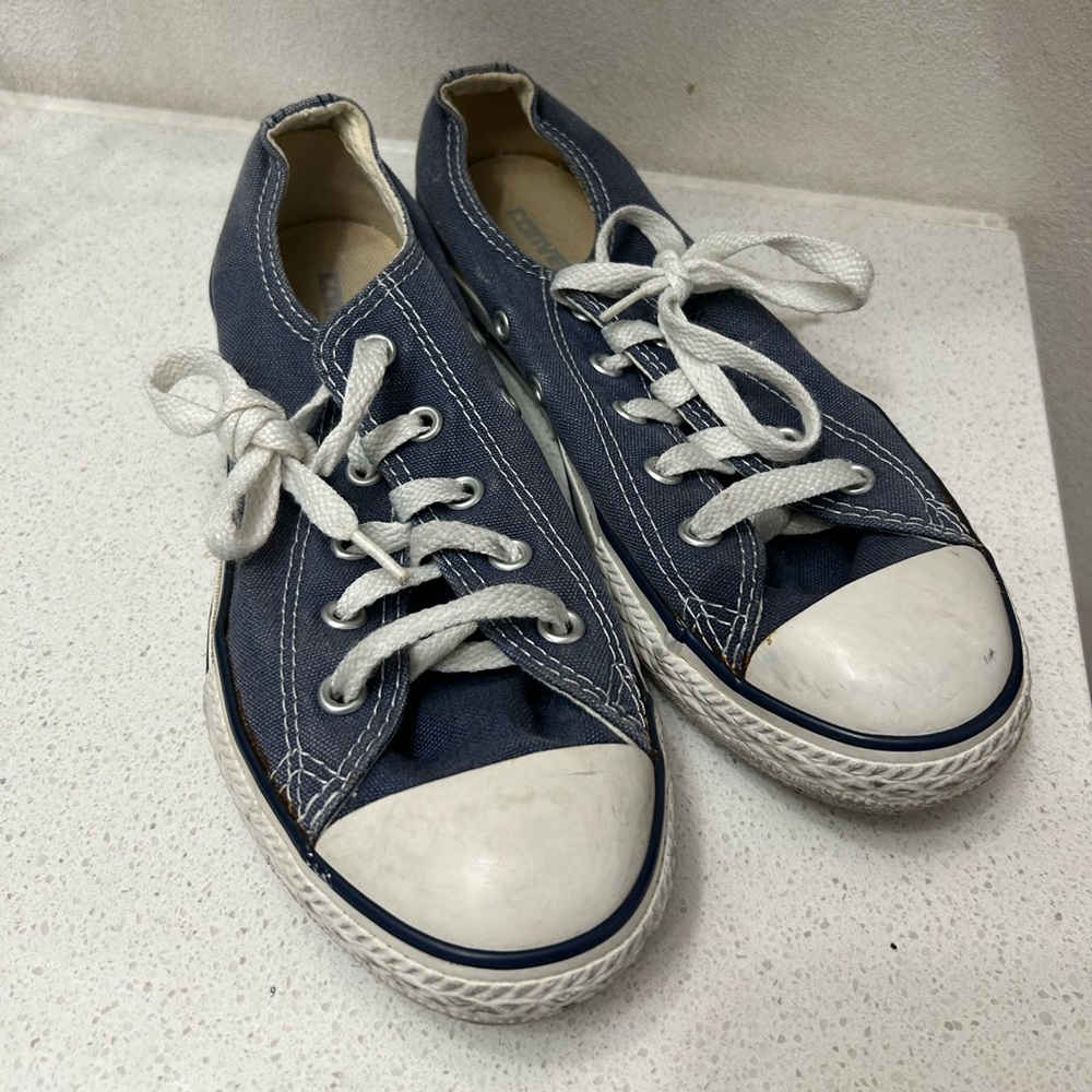 Converse Classic Blue Kids Sneakers youth size 2 1/2.